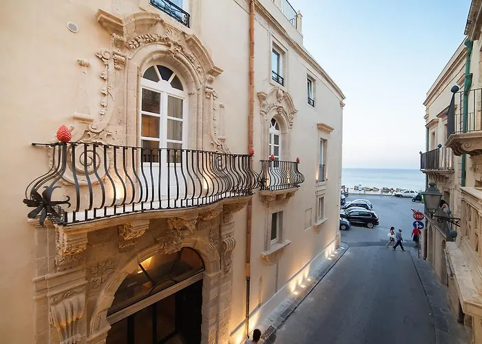 Hotel Algila Ortigia Charme 4*