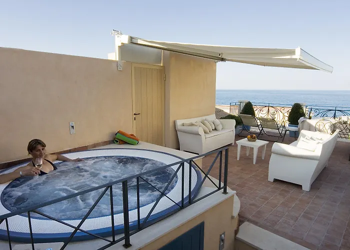 Hotel Algila Ortigia Charme 4*