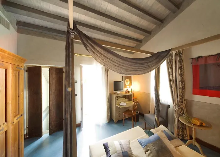 Hotel Algila Ortigia Charme 4*