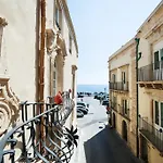 Algila Ortigia Charme Hotel 4*